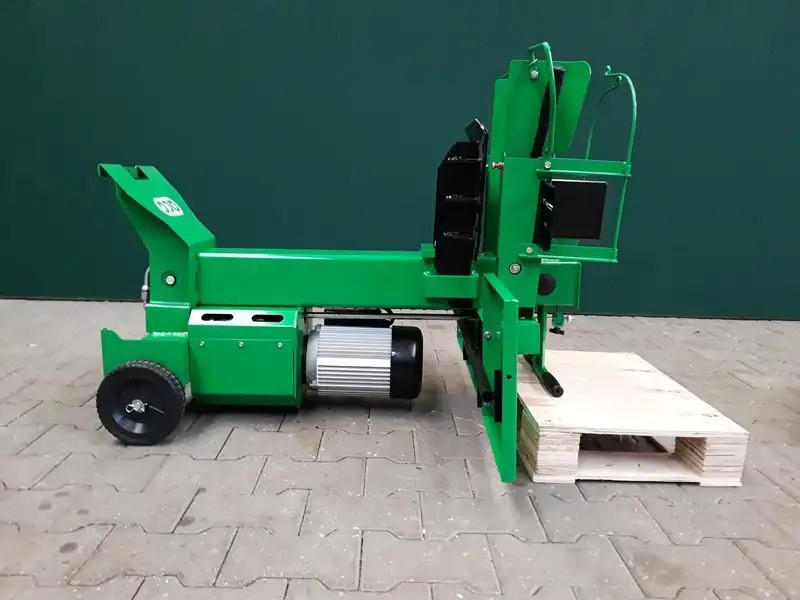 8-Tonnen-Holzspalter warten und reparieren